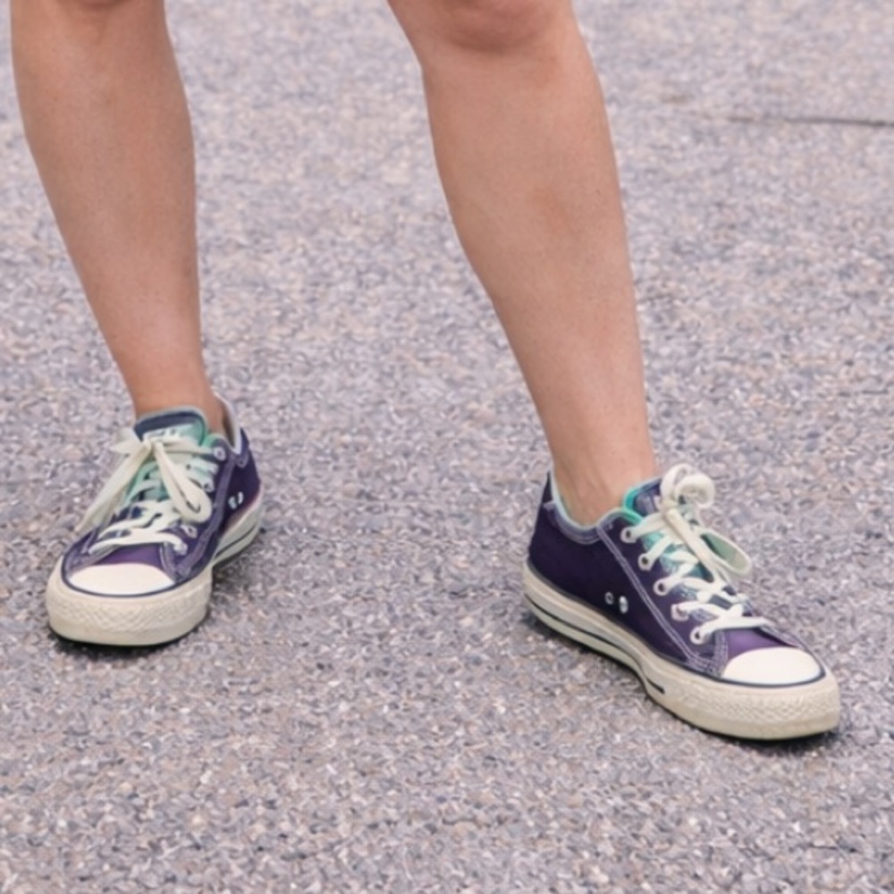 EUC WOMENS SIZE 9 CONVERSE DOUBLE TONGUE SHOES